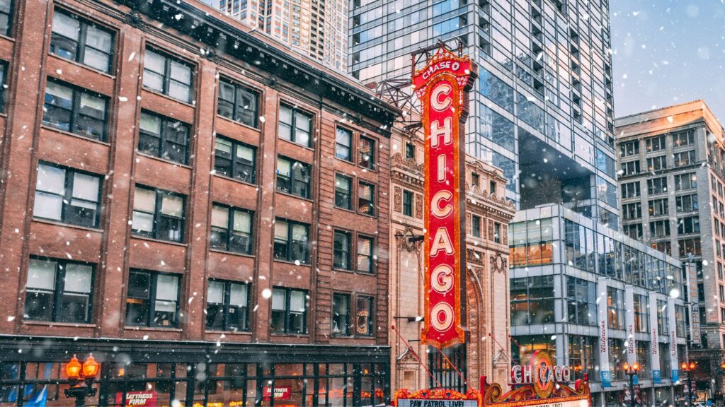 Things to Do in Chicago in December (snowing in downtown Chicago)