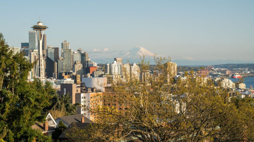 Kerry Park view of Seattle and Mt Rainier